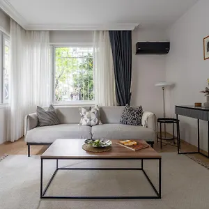 Cozy Oasis In Moda Steps To Seafront Istanbul